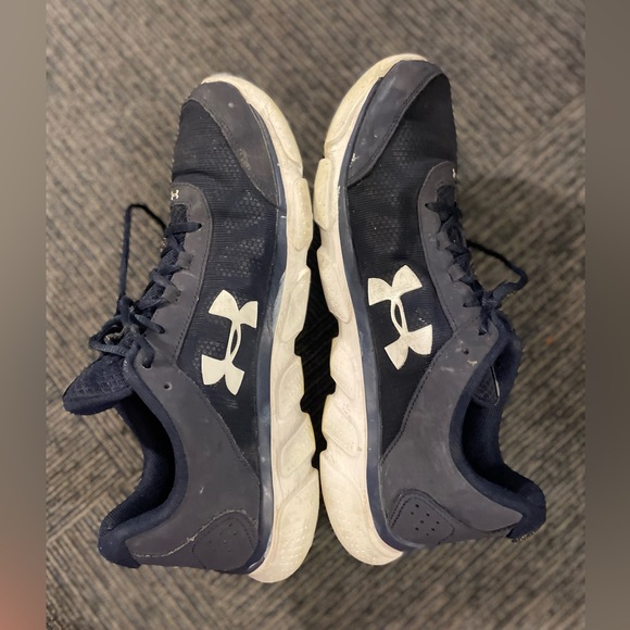 Under Armour      Men’s Navy Sneakers - Picture 5 of 7